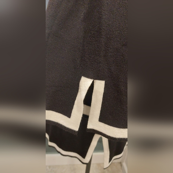 Elegant Black Women's Sweatshirt with White Trim - Picture 7 of 11